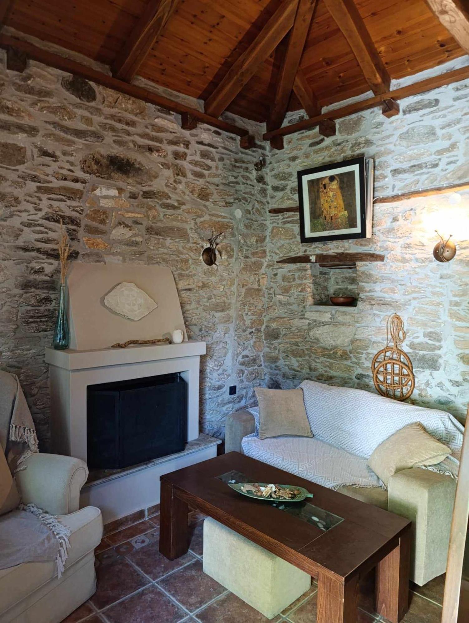 Apartment μountain Whispers *
