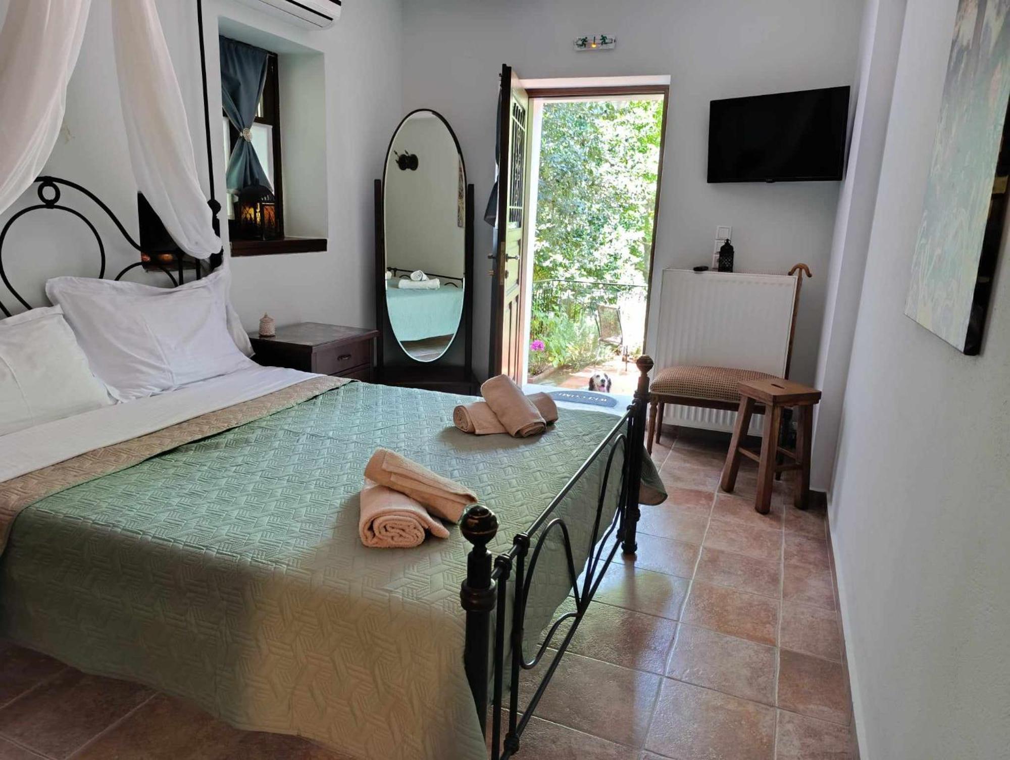Apartment μountain Whispers Mouresi
