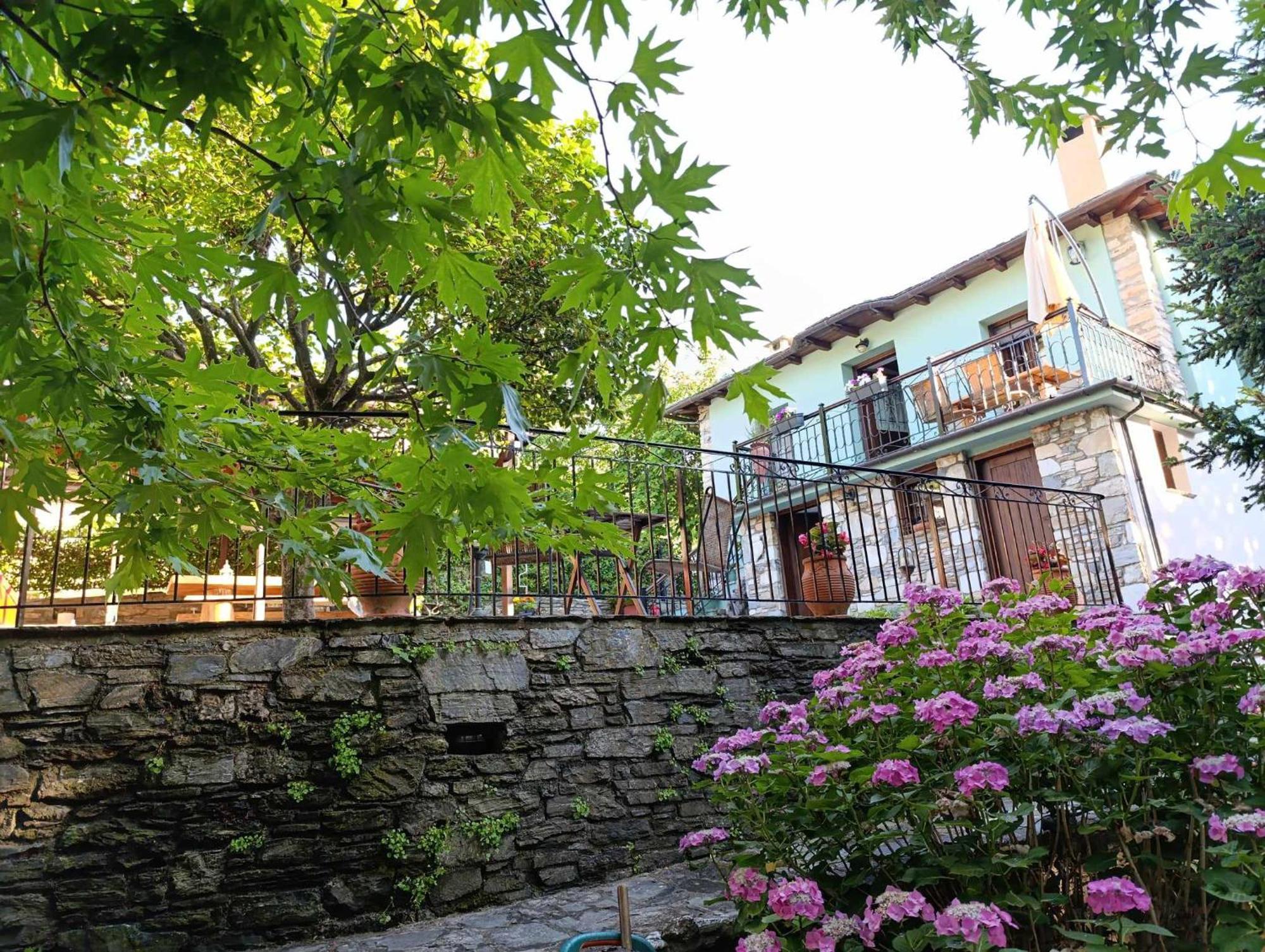 μountain Whispers Apartment