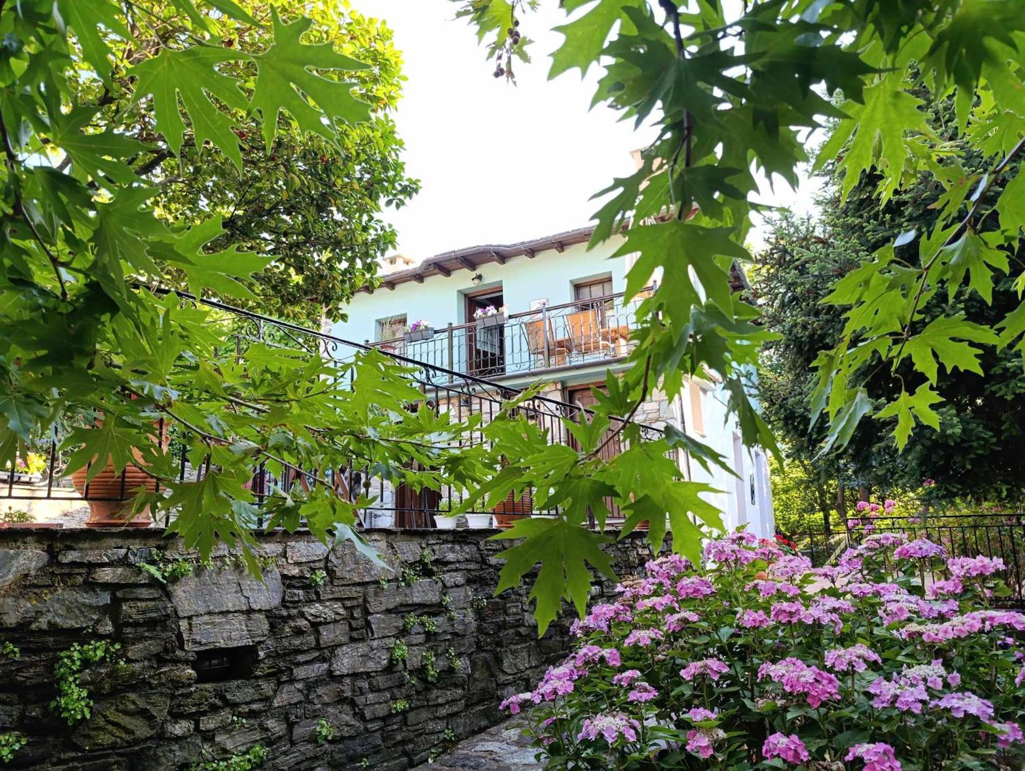 μountain Whispers Apartment