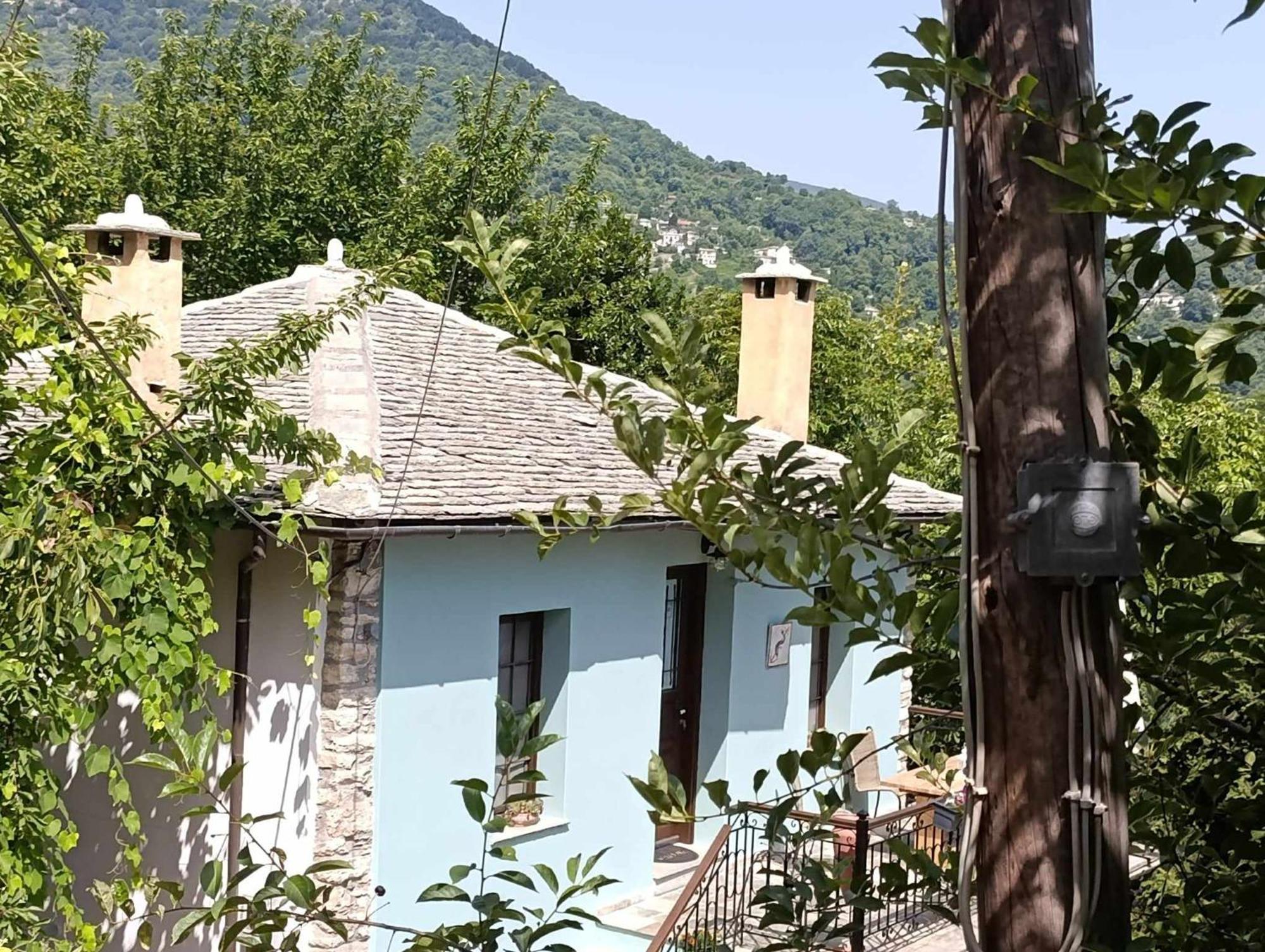 Apartment μountain Whispers Mouresi