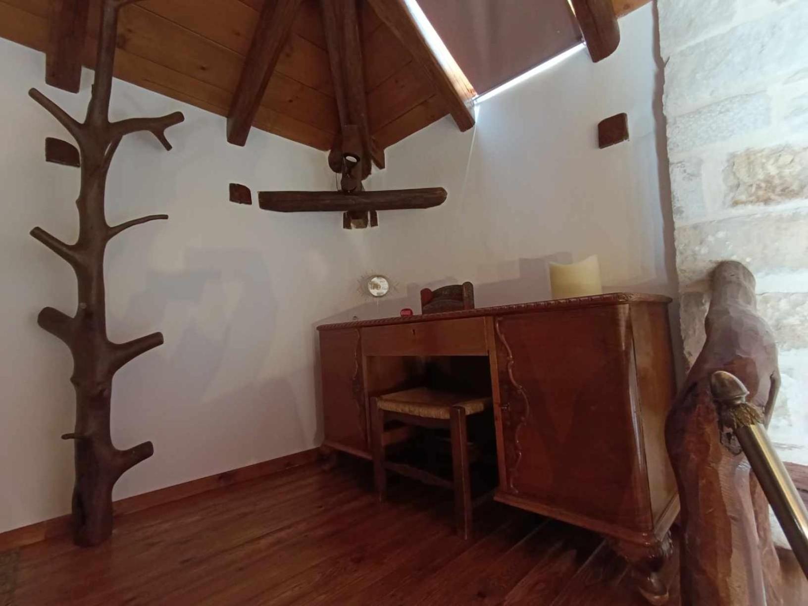 μountain Whispers Apartment