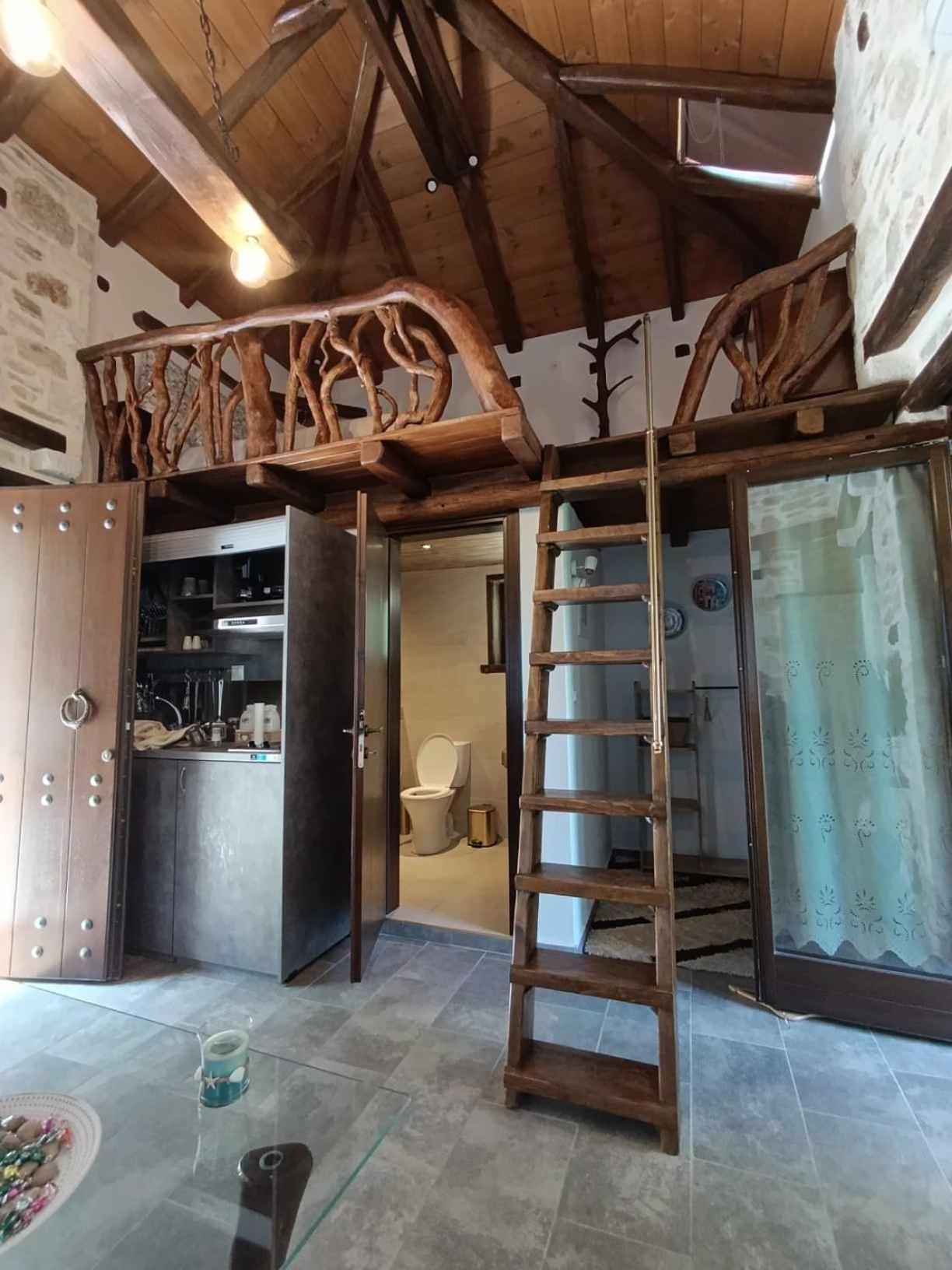 μountain Whispers Apartment