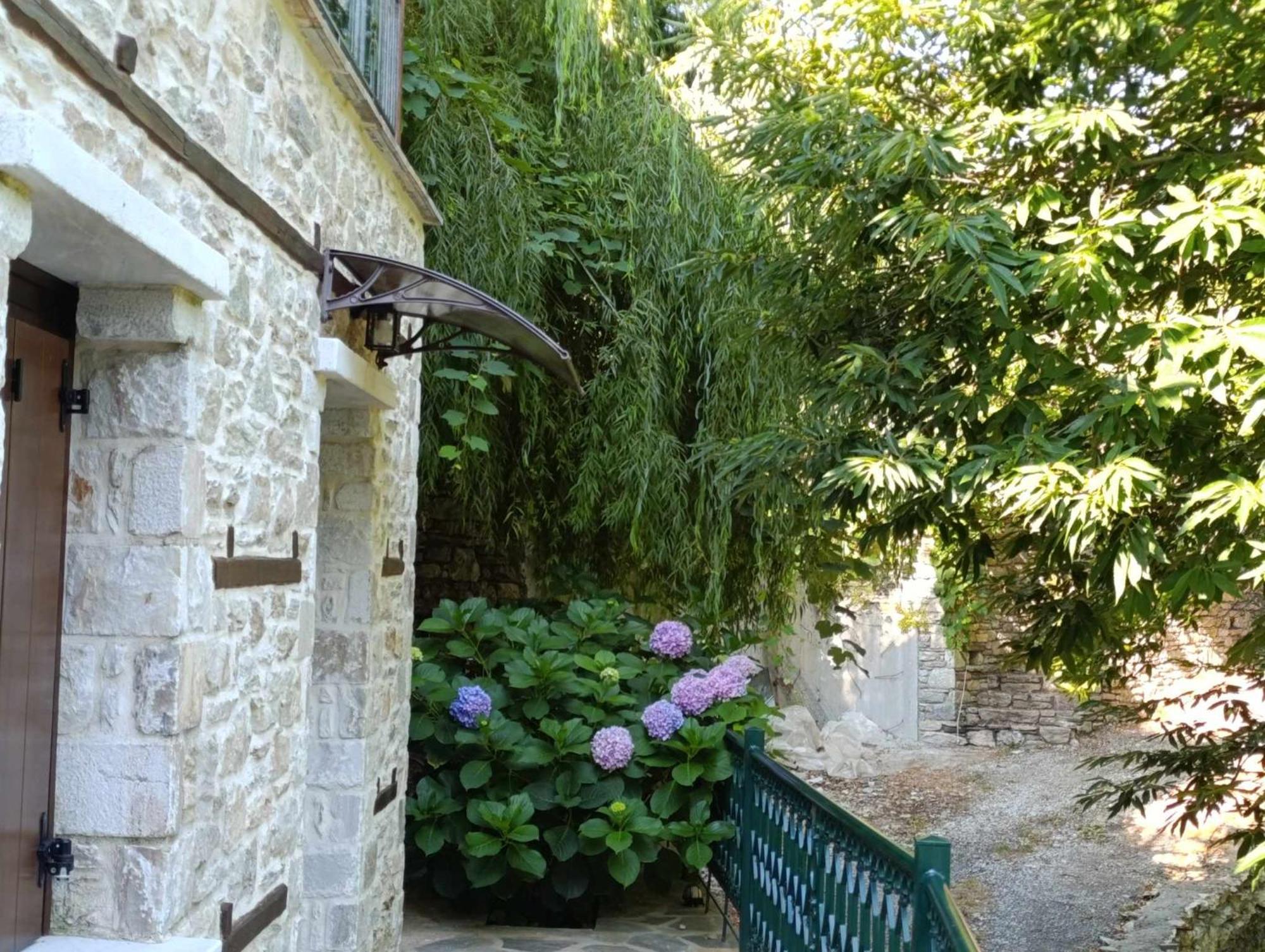 μountain Whispers Apartment Mouresi