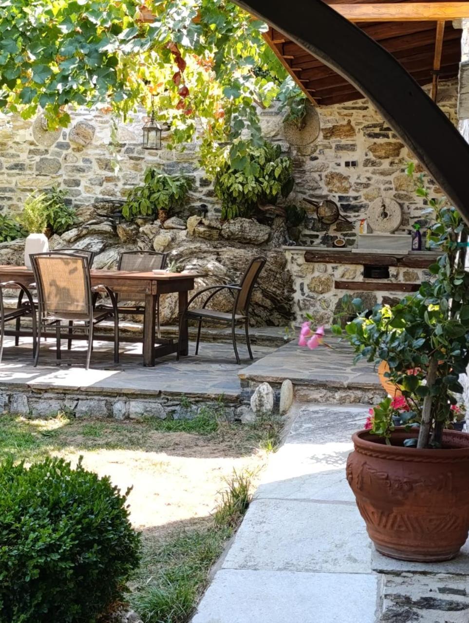 Apartment μountain Whispers Mouresi